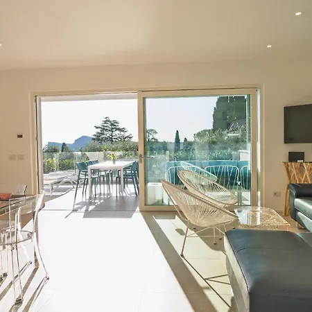 Garda Blue Luxury Appartement *